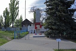 Братская могила в селе Пичуга Волгоградской области.