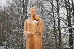 Памятник погибшим солдатам. Фотография несёт иллюстративный характер.