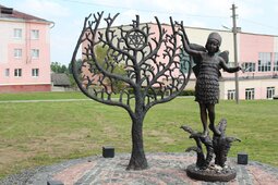 Памятник в Новогрудке у Музея еврейского сопротивления.