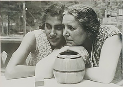 Алена и мама Анна — Анна Зиновьевна Стонова.
