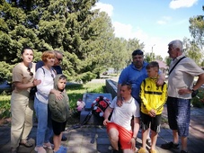 У памятника.