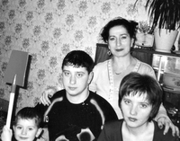 Я и сын Костя, невестка Татьяна, внук Александр. 1 января 2004 г.