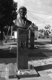 Памятник Бен-Иегуде в Глубоком.