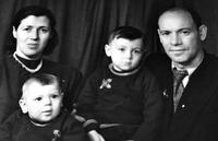 Циля и Авсей с детьми.