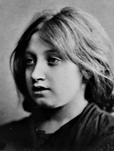 Анна в юности.