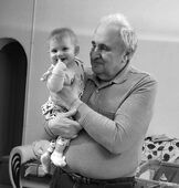 Марат Баскин с внучкой. Филадельфия. 2022 год.