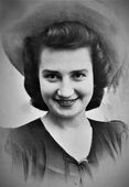 Фотография Людмилы Равницкой, по которой сделана вышивка.