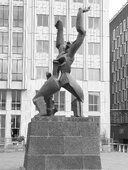 Монумент в Роттердаме.