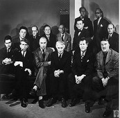 Художники в изгнании. Нью-Йорк, март 1942 г. Первый ряд: Роберто Матта, Осип Цадкин, Ив Танги, Макс Эрнст, Марк Шагал, Фернан Леже; второй ряд: Андре Бретон, Пит Мондриан, Андре Массон, Амеде Озанфан, Жак Липшиц, Павел Челищев, Курт Зелигманн, Уоллес Берман.