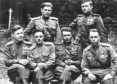 Берлин, 45-й год. М. Гольдман на первом ряду второй слева.