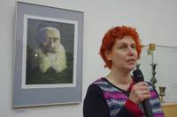 На открытии выставки в Музее Шагала. Выступает правнучка раввина Медалье - Анна Медалье. Фото Михаила Шмерлинга.
