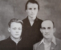 Встреча с друзьями детсва в Бобруйске в 1959 г. Владимир Малишевский, Тамара Хорошун, Владимир Ротт.