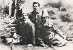 Вильно, 1915 г. Актеры самодеятельного белорусского театра. Криводубский, М. Хоценко, Змитрок Бядуля.