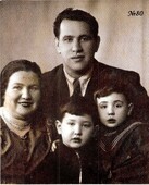 Папа, мама, Изя и Додик. 1953 год.