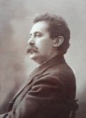 Павел Федорович Дунаевский, режиссер Императорских оперных театров Российской империи — дед Павла Гольдштейна.