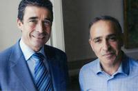 Андерс Фог Рассмусен и Бент Блюдников.