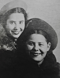 Сестры Рива и Сара (Минск, 1946г.)