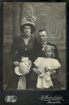 Исай Шмерлинг с женой Розой и дочерью Идой. Витебск, 1911.
