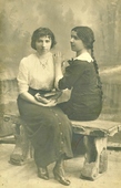 Бася (справа).