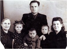 Эмма Лиснянская с мужем и детьми 3 X I54