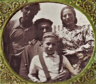 Моя семья мама Эмма, папа Афроим, старший брат Гриша  и Борис Нисневич.