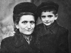 Мать с сыном, Суксун, 1953 г.