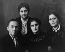 Дети Абрама Михайловича Гительмана: Гительман Исаак Абрамович (1905 г.р.); Гительман Ида Абрамовна; Гительман Дина Абрамовна; Гительман Софья Абрамовна (1910 г.р.).v