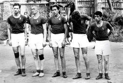 Победитель Кубка области по баскетболу 1951 г. — команда Могилева (слева-направо И Миронов, А.Гликин, Кореневич, Я.Осадчий, И.Каган).