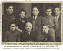Фотография семьи Коварских перед войной.