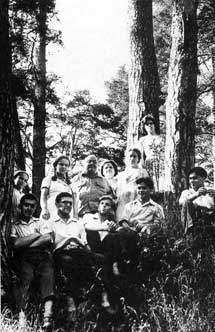 Семья С. И. и  М. А. Миреров в полном составе: родители и девять детей. 1959