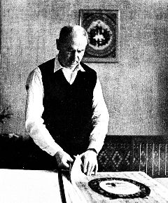 А. Л. Каплан в своей мастерской, середина 1970-х гг.