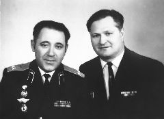 Слева направо: Н. Г. Падерский и Л. А. Замжицкий. Бобруйск, 1960 г.