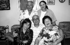 На 80-летии Наума Подерского: дочь Наума - Ира Туркина, сын Ирины - Володя Рабинович, Ирина Родштейн (Шульман), стоят: Наум и Нина Родерские