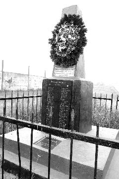 Памятник на месте расстрела евреев Дубровно.