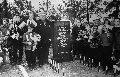 Открытие памятника в Поречье. 14 сентября 2000 г.
