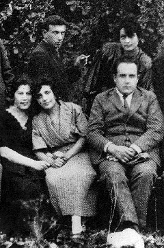 �����: ������ ��� (�����) � ����� ����� (������). ��������� �� �� �������