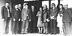 Писатели Витебской области. Справа – Владимир Хазанский. Конец 1970-х годов. Писатели Витебской области. Справа – Владимир Хазанский. Конец 1970-х годов.